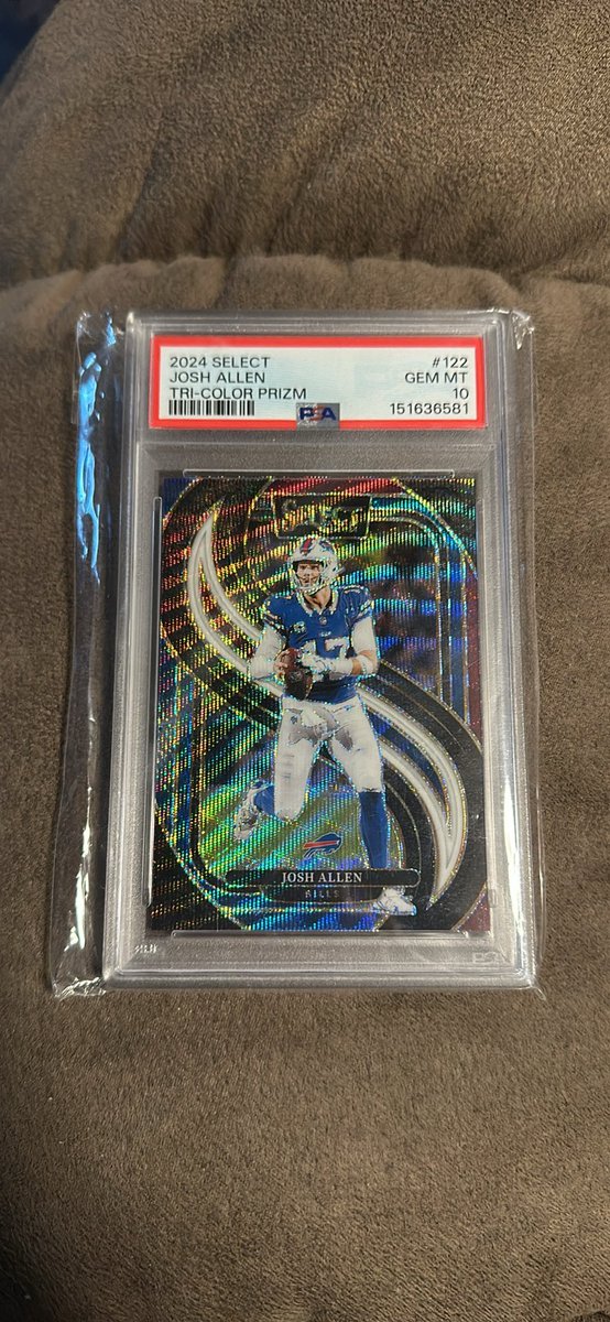 cacticalls's tweet photo. @Jackscards22 Flagg /99 Purple and Allen Tri Color /249 https://t.co/w8CQuESyZa