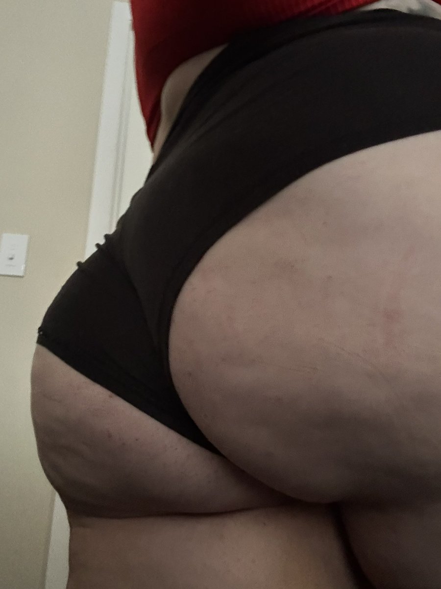 MistressLillyQ's tweet photo. Mmm my ass would look so good on your face https://t.co/zNokSIk7Kq