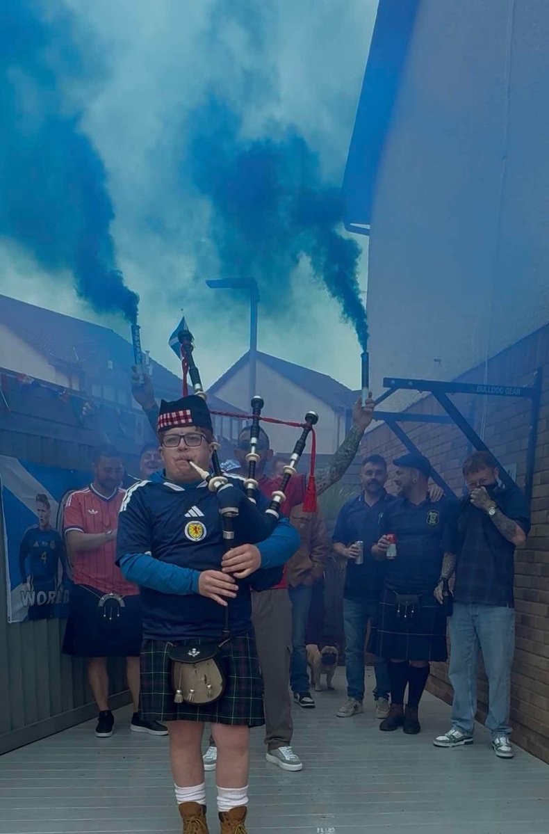 scotsawaydays's tweet photo. Scotland fans with Bagpipes and and pyro. https://t.co/SRd9BQv3MQ