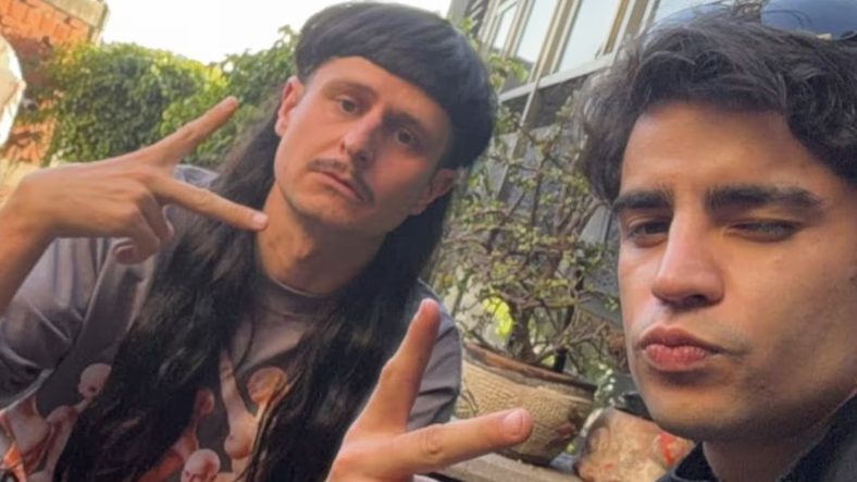 PuntoyComaCoah's tweet photo. Aaron Mercury anuncia su regreso a redes sociales en medio de duelo por Oliver Tree #PuntoYComa Aaron Mercury explicó a sus seguidores que su regreso se debe a compromisos laborales vigentes y agradeció a varias marcas su apoyo durante el proceso de duelo https://t.co/3R60CzqTJm https://t.co/UlCRhXwbHb