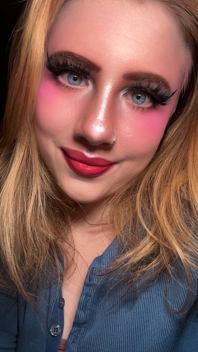 turney_sophia's tweet photo. Blue eyes, pink cheeks, and good vibes only ๐
Feeling pretty, feeling powerful โจjust a girl and her favorite glam look ๐Confidence looks good on me ๐Soft smile, bold lashes #Selfie #SoftGlam #BlueEyes #LashesOnPoint #Confidence #FeelingCute #GlowUp https://t.co/5zcVgh1bNj
