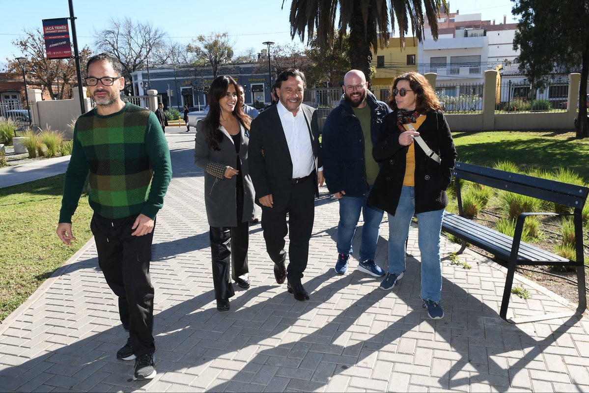 GustavoSaenzOK's tweet photo. Junto al intendente Emiliano Durand recorrimos el Paseo de la Ex Palúdica, un espacio que nació de una iniciativa que impulsé en 2016 para recuperar un predio abandonado y transformarlo en un lugar de encuentro para los salteños.

Hoy verlo crecer, consolidarse y sumar una obra de Marta Minujín que pasará a integrar el patrimonio cultural de Salta es motivo de orgullo.

Los proyectos que nacen pensando en la gente trascienden las gestiones y perduran en el tiempo.