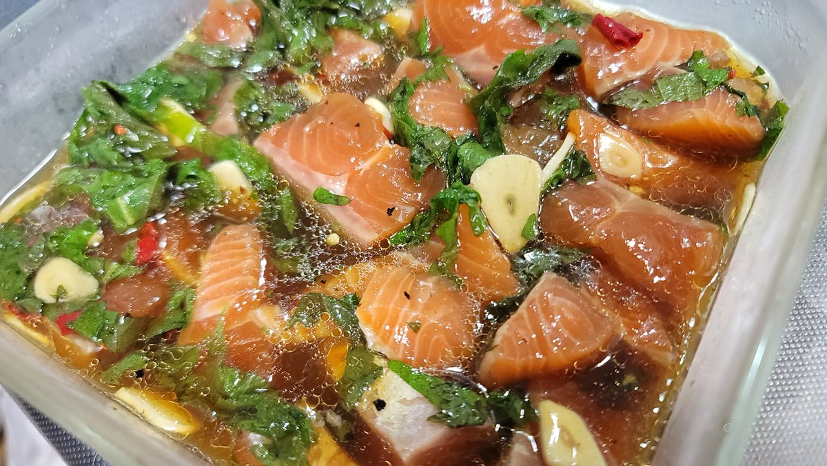 mitoorange's tweet photo. サーモン食べたすぎて作ったんだけど、1晩経つとおいしすぎてご飯が消えていく…。 https://t.co/OTplfvqOWJ