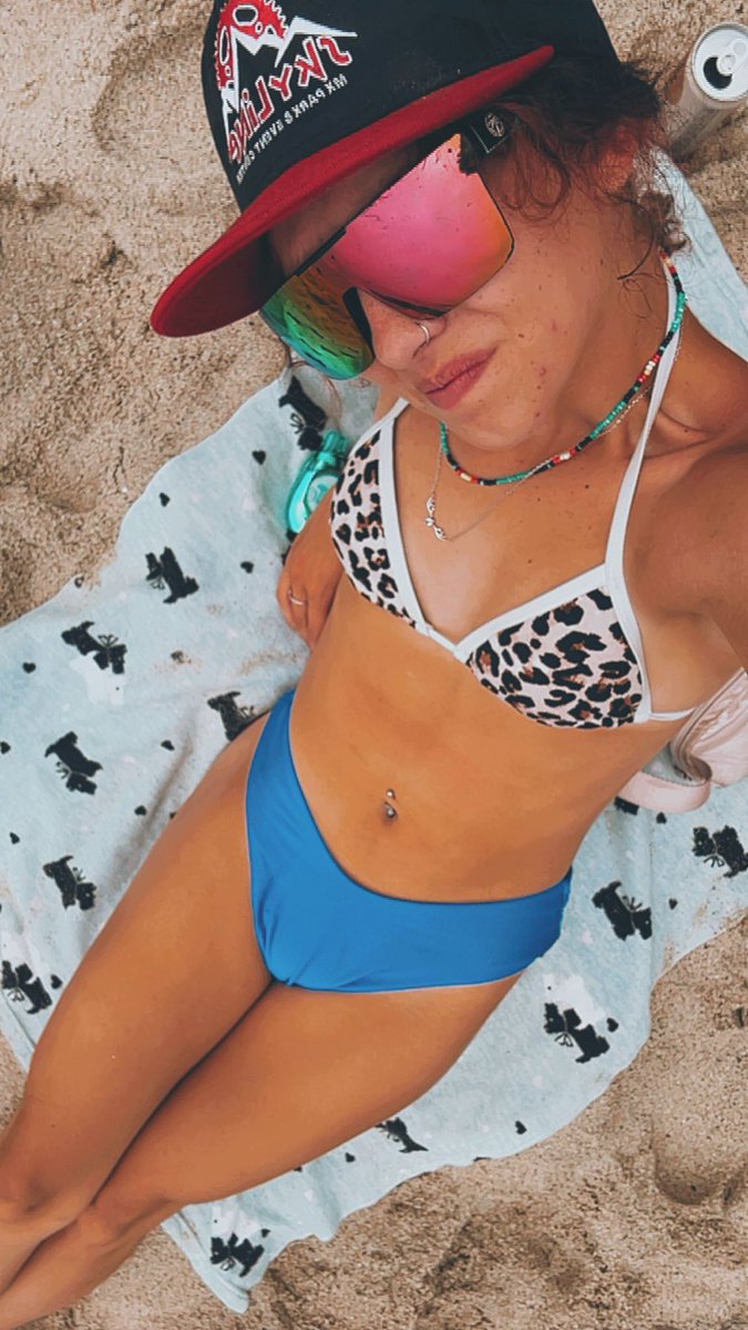 6502_Dawn's tweet photo. Swimsuit photos https://t.co/H2PCWlssLM