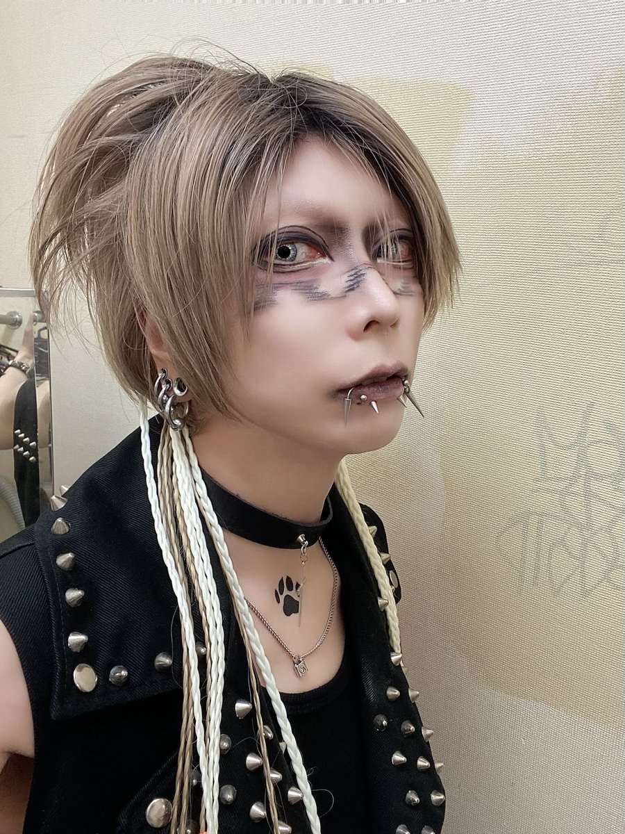 kirinicos's tweet photo. L.S.F (SIAM SHADEコピバン)
川崎セルビアンナイトありがとう！

no!marionette
outsider
d.z.i
destination truth
グレイシャルlove
virtuoso
black
jumping junkie
get a life
En. don't tell lies

後ろの方までみんなしっかりパッション燃やしてたな🔥
いいセルビアンパッションだった👏 https://t.co/mMhOlJEEjE