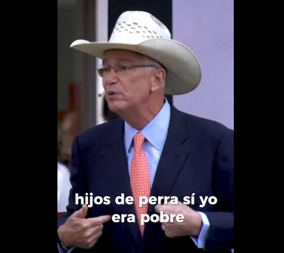 CeaseCruz's tweet photo. Que el era pobre,
pero con el negocio de las JALETINAS
salió adelante #LaPerritaDeTrum  🤣👇 https://t.co/b5SJSZ1UQ5