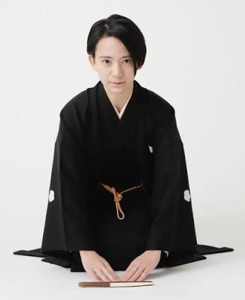 choryusui's tweet photo. 蓮の上行くものかよと橋の上

【ラジオ深夜便▽話芸100選】
若者ききもの〜落語
▲古今亭佑輔『辰巳の辻占』｜惚れた深川の遊女に頼み、フェイク心中を謀った若旦那だが…女の方が数枚も上手だった ▲三遊亭謙太郎『雛鍔』｜言い合いをしているが、喧嘩ではない…のどかな時代の父子の戯れ風景の描写。 https://t.co/BL4Y540KFB