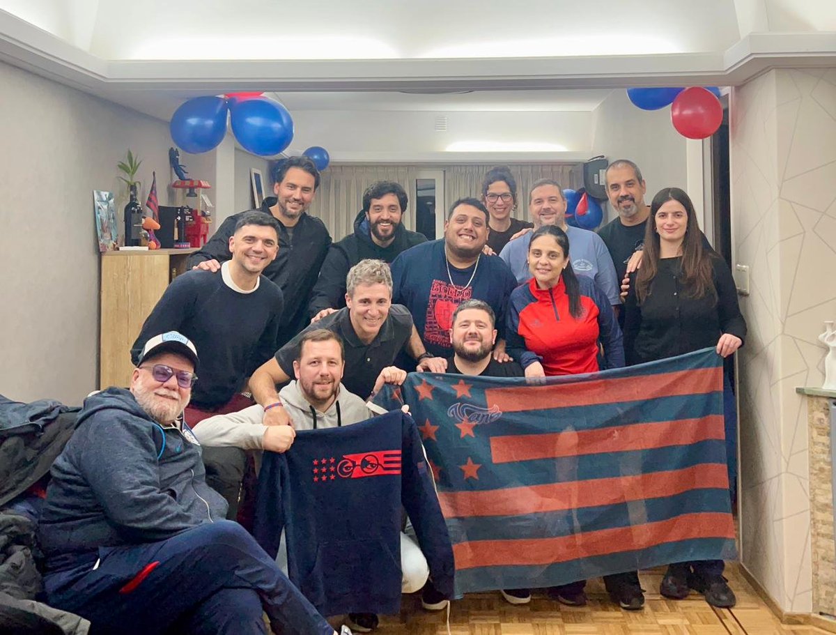 lean_olarte's tweet photo. Mi vida, mi familia, mis amigos, mi gente, mi San Lorenzo 💙❤️💙 https://t.co/v28BSj5gGN