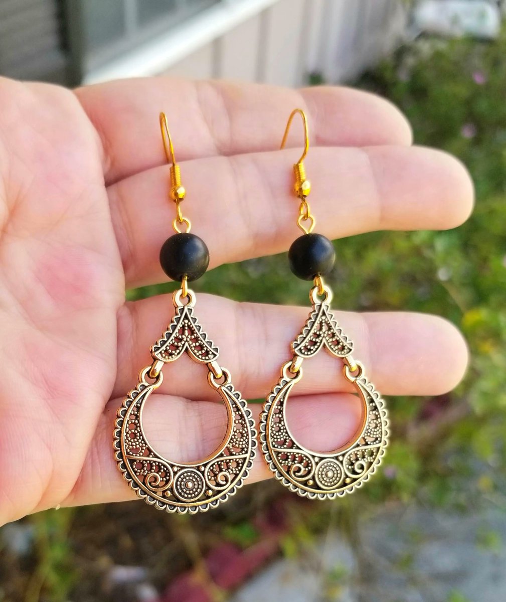 TrendingNowGift's tweet photo. Gold Filigree Teardrop Dangle Earrings #jewelry #earrings #dangleearrings #bali #filigreeearrings #boho #bohemain #bohostyle #giftforher #handmadejewelry #handmadeearrings
 https://t.co/LQHFm8TSrc via @Etsy https://t.co/5tEmaVoiaN
