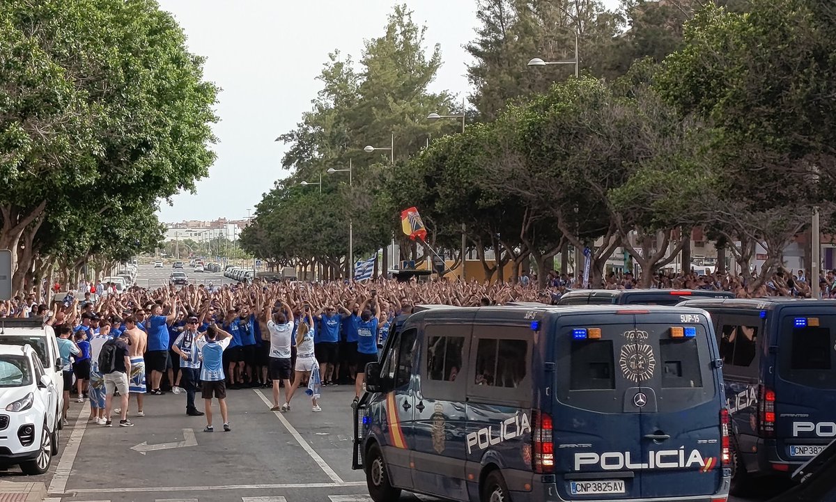 UltrasPresent's tweet photo. El Frente Bokerón 🔵⚪️🇪🇸 presente en Almería.

(La temporada que viene estarán en Primera División y tantos amigos como enemigos asi lo han deseado)

UD Almería - Málaga CF. https://t.co/KbVFvqGZlf