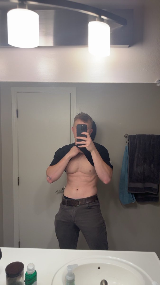 Karlphux's tweet photo. 23M Dm me ;)

#nsfwtwt #moots https://t.co/p4ZB07AJ7L