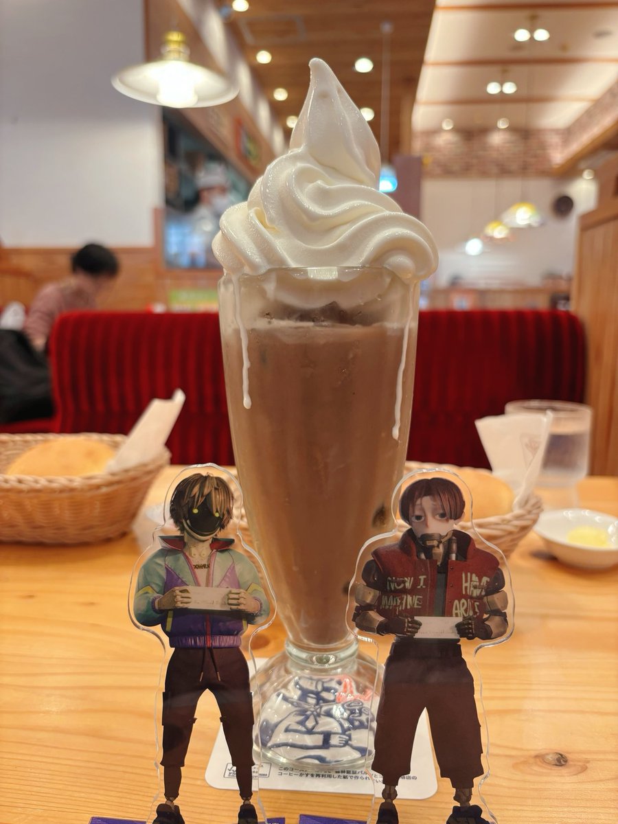 ashiyabox's tweet photo. 映画前におやつ🍹
コメダ、アイスココアのソフトクリーム盛りすぎやね… https://t.co/DYcKqSJgrE