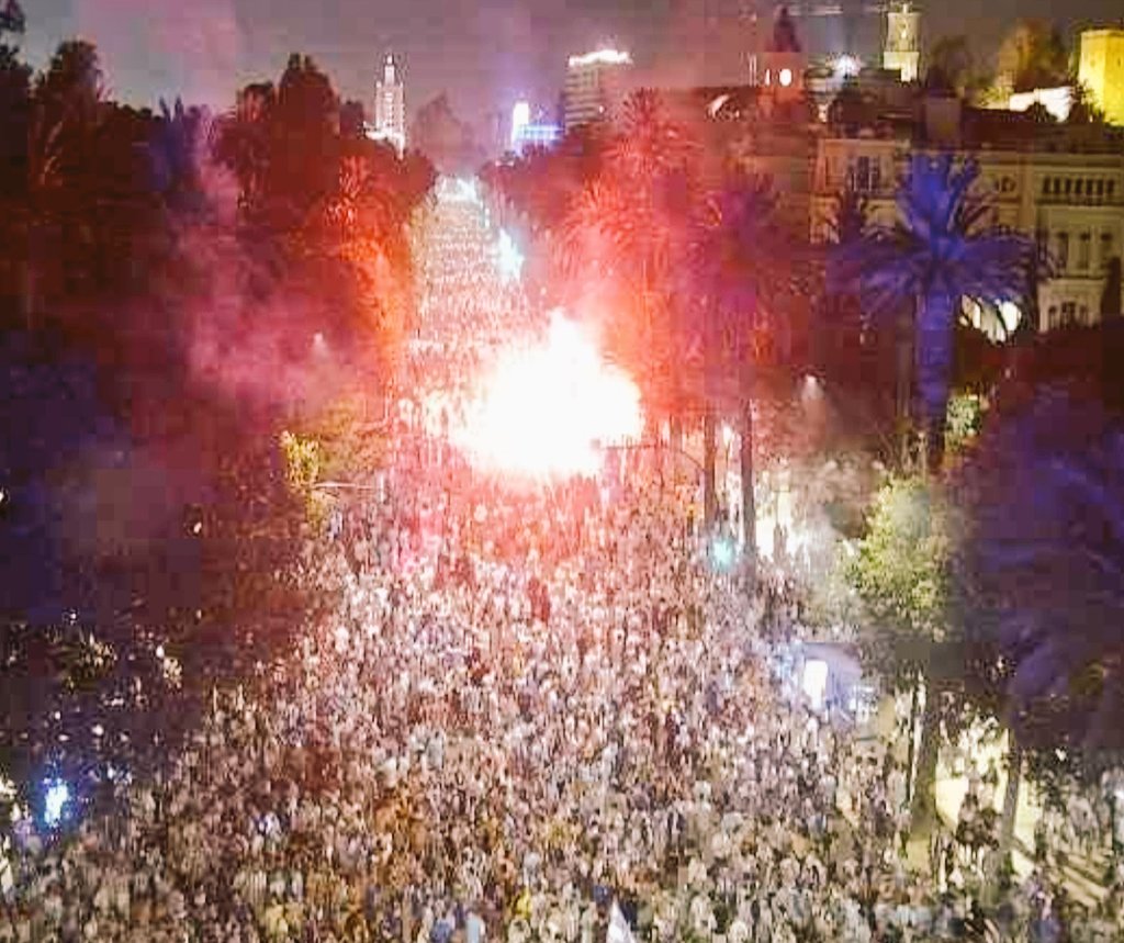 malagaennoticia's tweet photo. Arde Málaga. https://t.co/KwFa7ozmYo