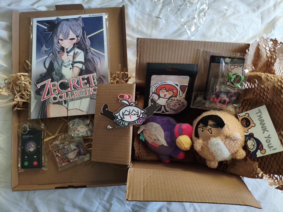 PBliyte's tweet photo. OMGGGG I WAS GREETED BY TWO PACKAGES WHEN I GOT HOME!!!!! 

@yinmelonsoup THANK YOU FOR THESE TWO GOOBERS!!! 

@rokusketch THANK YOU FOR THE CHIEF SMUT!!!

#ZecretaryDiary #Bettelion https://t.co/Mf9CfLDrlC