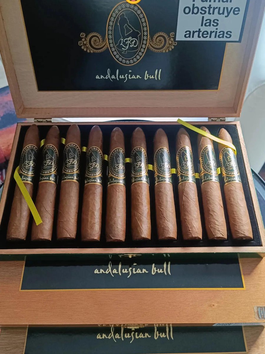 stogiehub1's tweet photo. @baranoski_57026 Got few boxes available on sale. https://t.co/aZXQgt81wO
