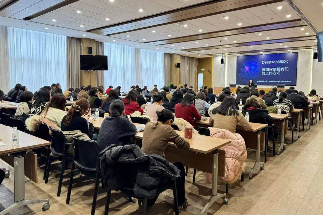 MHenley86096's tweet photo. Just wrapped an inspiring 3-hour workshop on digital marketing strategies! Learned actionable SEO tips and connected with industry peers—total win for professional growth https://t.co/MQs1Yh6FRj