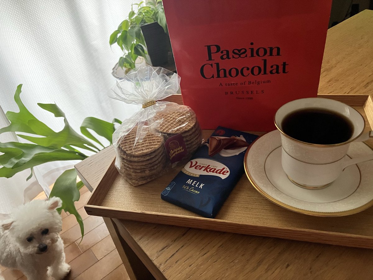 本日のおめざ☕️ ベルギー??の土産 ワッフル? しっとりとした 