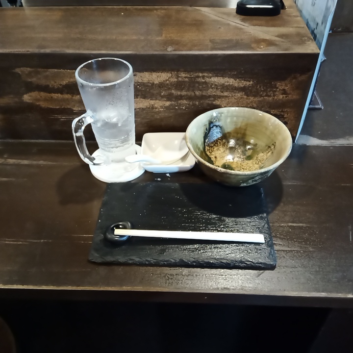 LivingHomes4's tweet photo. 昨日の晩ご飯

某キンパ屋さん@十三
大阪市淀川区十三元今里2-20
ベジキンパと牛骨スープと酎ハイ1,500円也

野菜と沢庵漬の素朴なキンパ
スープは白湯ぽい濃厚なやつ

ご馳走様でしたm(. . )m

#食品ロス削減 #kimbap #案外満腹 https://t.co/mVDTmhrqvs