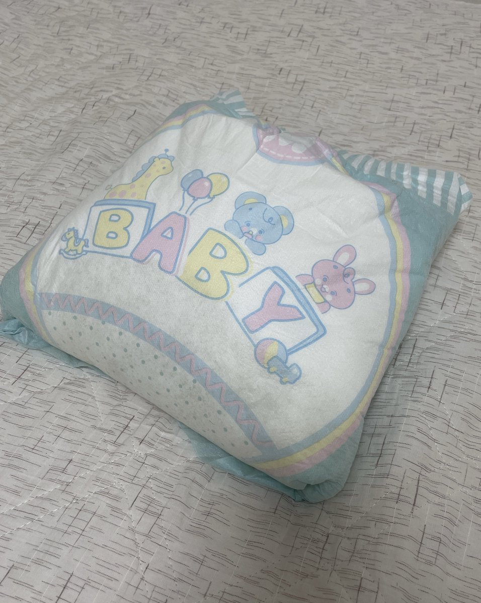 hachi8cat's tweet photo. 昨日は同じおむつに何回も出しながら半日過ごしたよ🤭重さ2.9㎏✨
こんなにしても漏れない破れない外れずに耐えてくれました！感激！
またはいて遊ぼーね🥰

#おむつ女子
#LittleForBig https://t.co/GVgG0ZRtim