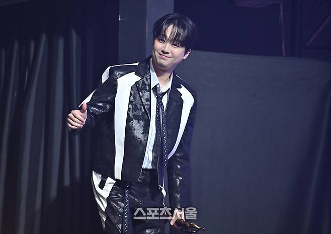 ddo_green's tweet photo. #이찬원 #서울가요대상 
[포토] 이찬원, 서울가요대상 트로트상 이어 본상도 수상 | 다음 - 스포츠서울 https://t.co/Fr8nUFVrlc https://t.co/mS1I5mYMgK