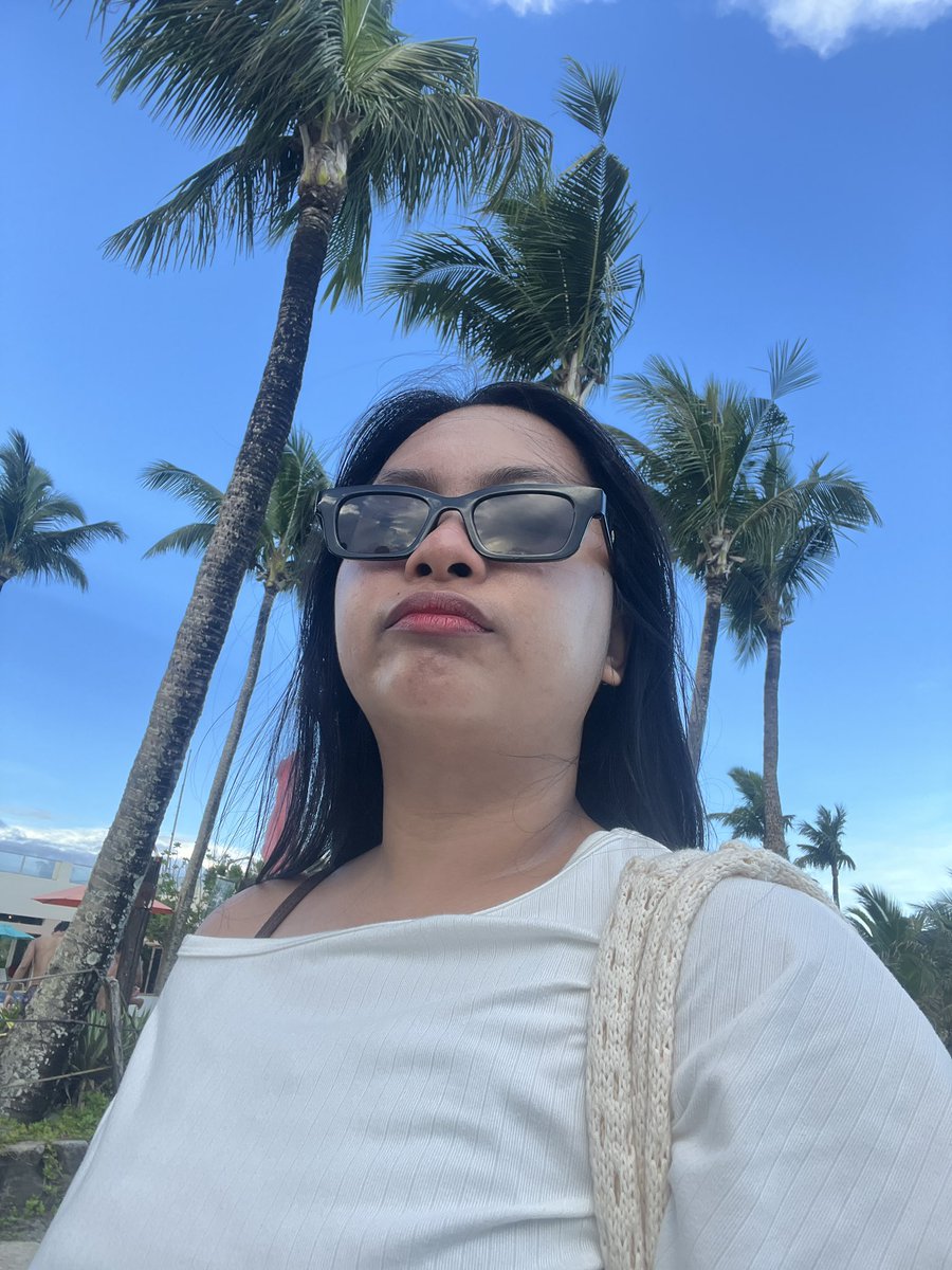 rawrmsss's tweet photo. beach enjoyer kahit hindi swimmer 🌊 https://t.co/kPJgxvDgmt
