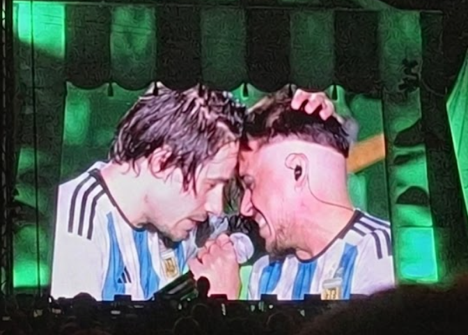 tensionstef's tweet photo. @195Blue feliz día https://t.co/YS94CkT5YE