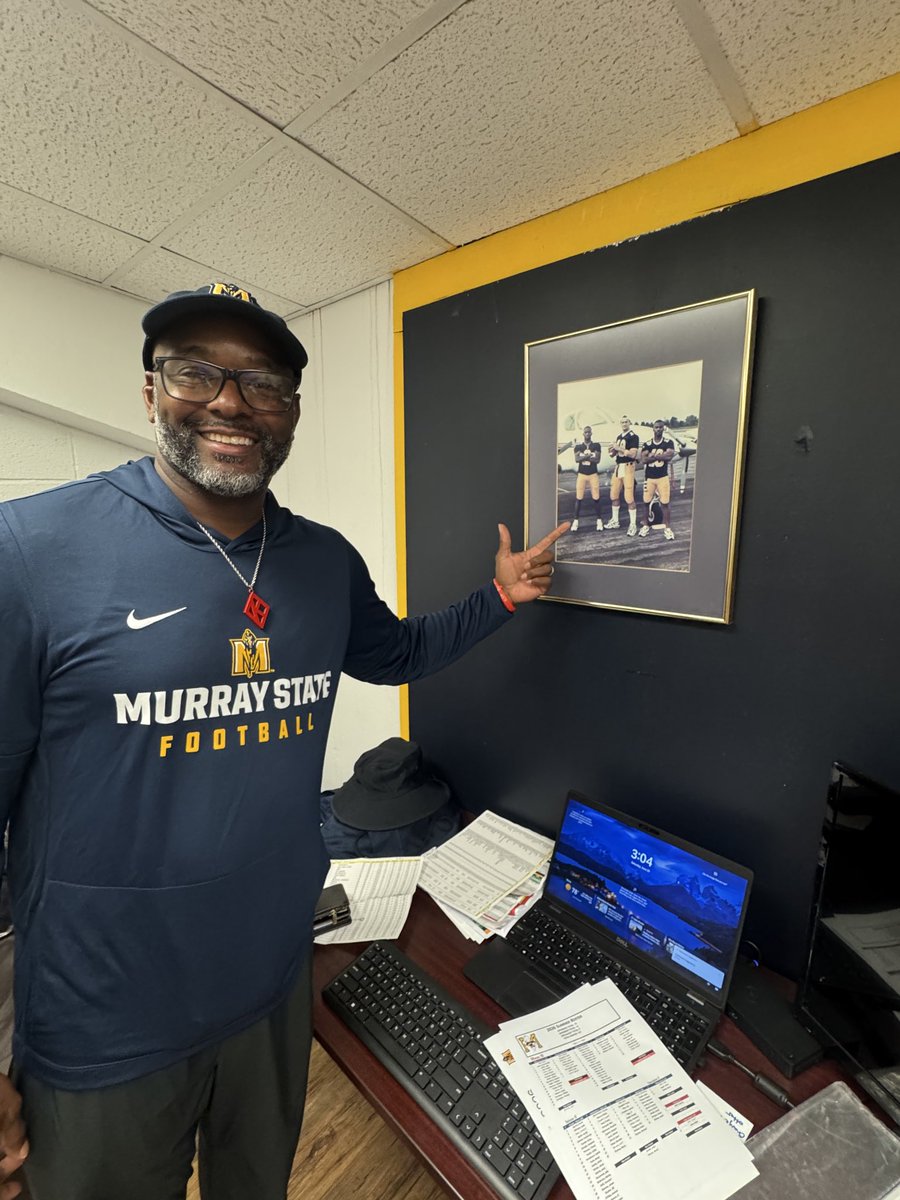WrightJody's tweet photo. Thank you, Reggie Swinton (Racer HOF) @CRSportsLive, for bringing players for us to recruit and showing them @MSURacers One of the best WRs to ever play for @racersfootball and then on to the NFL!! Former players @RacerFBAlumni are always welcome 24/7, 365 days a year!!! Thanks for your amazing support!! #GoRacers🏇 #MurrayState #Murray