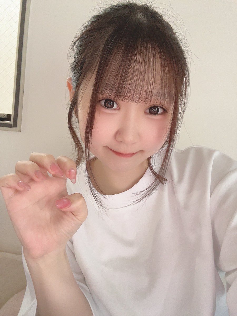 Yumeri_official's tweet photo. おはよ！なんか自撮り久しぶりすぎて
盛れてるのか盛れてないのかよく分からなくなったので
とりあえず撮った写真載せてみる！🤣
髪の毛色落ちして来たからまた黒染めしなおしたいなぁ〜 https://t.co/0YRZraSWxo