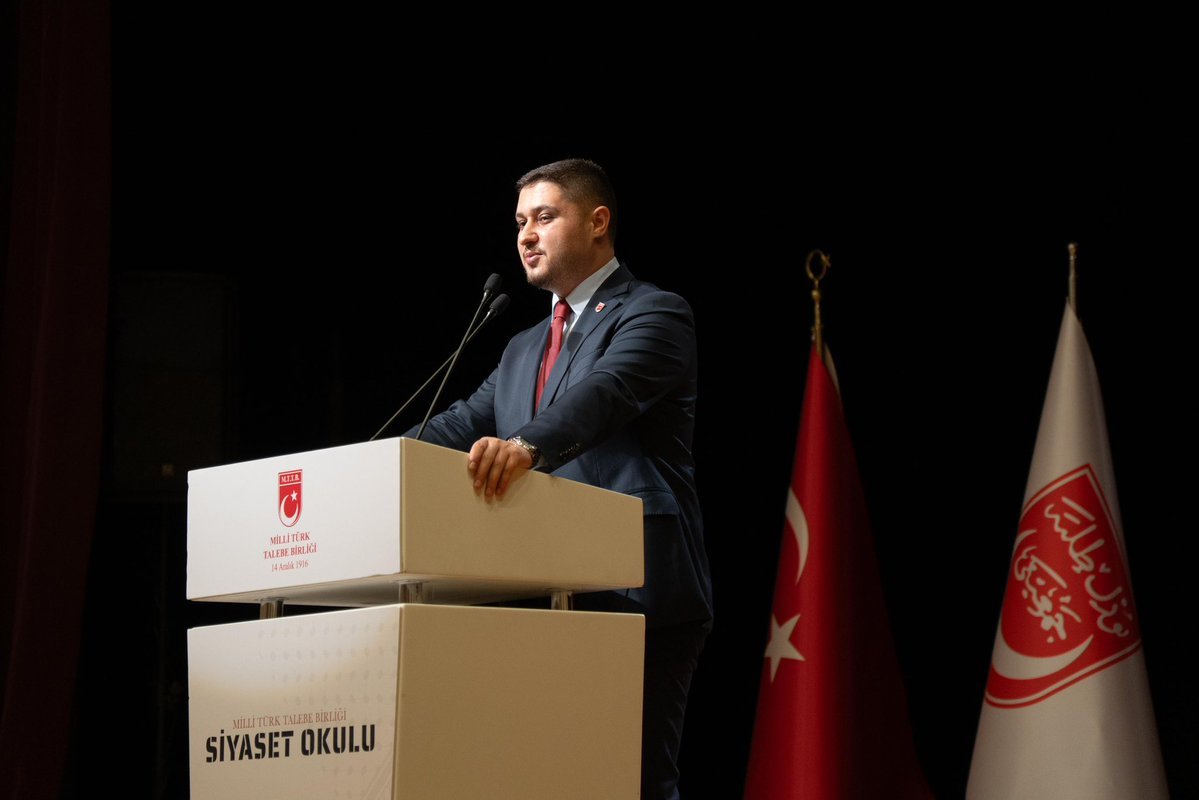 ilknurtekin__34's tweet photo. Meclis Başkanımız Sayın Numan Kurtulmuş beyefendinin konuk olarak katıldığı, 
Millî Türk Talebe Birliği (MTTB) ve İstanbul Üniversitesi iş birliğinde MTTB Genel Merkezde gerçekleştirilen "Siyaset Okulu"nun kapanış ve sertifika programına katıldık.

Türkiye'nin en başarılı sivil toplum hareketlerinden biri olan MTTB, ahlak, iman, ilim ve aksiyon sahibi bir gençliğin yetişmesi için geçmişten bugüne tam anlamıyla bir okul olmuştur.

Büyük bir özveriyle ve emekle düzenlenen "Siyaset Okulu"ndan mezun olan tüm arkadaşlarımızı tebrik ediyor, sertifikamızı bizzat kendisinden aldığımız Genel Başkan Tahsin Başarı beyefendi ve katkı sunan tüm ilgililere teşekkür ediyoruz.

#MttbOkuldur

@TBMMresmi @NumanKurtulmus 
@mttborgtr @tahsin_basari 
@ikahramanbv @istuniresmi