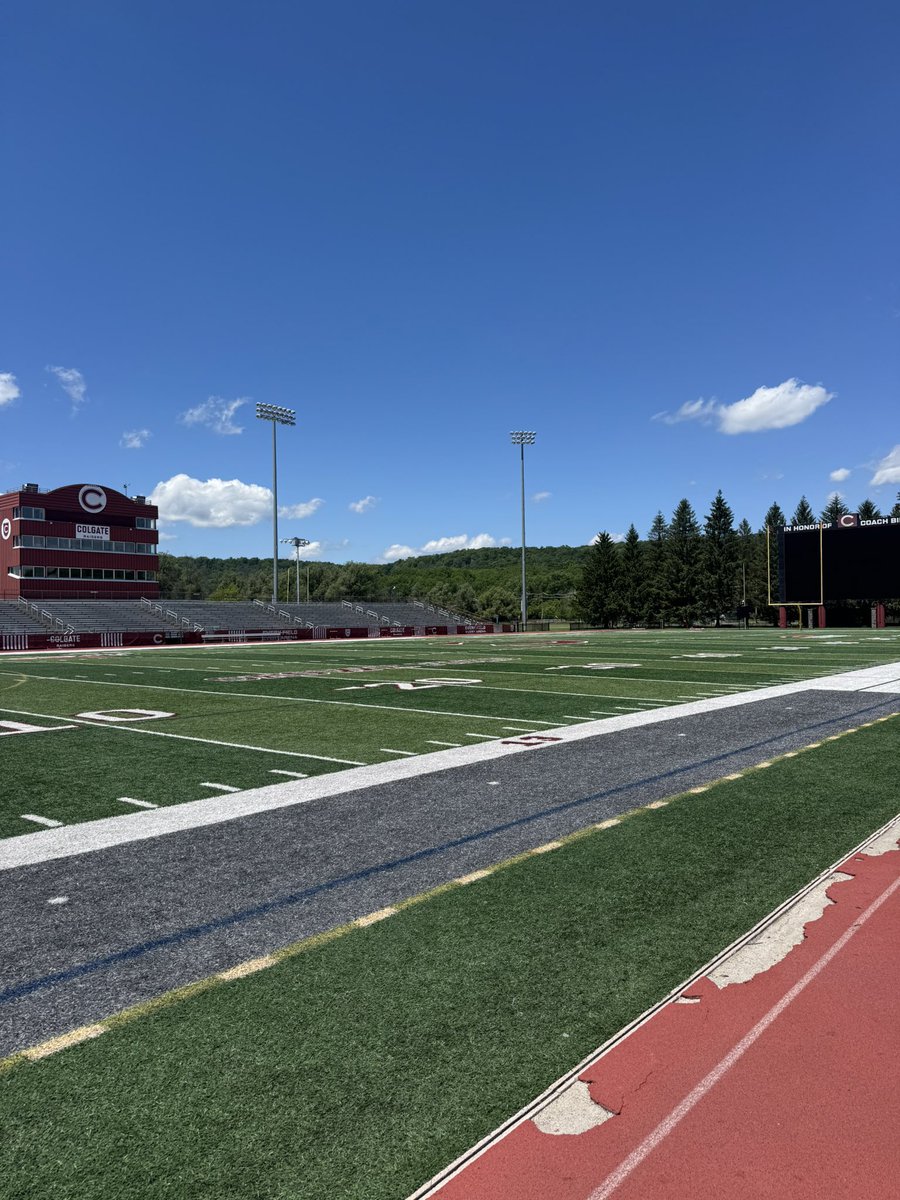 mark_hosinski's tweet photo. Huge thank you to @ColgateFB for having me out on an OV the other day. I loved the campus and the atmosphere. The hospitality was unmatched and I cannot be more grateful for this opportunity! GO GATE! @_CoachFitz @CoachDeLade @CoachTBiscardi https://t.co/nm7WxESx5e