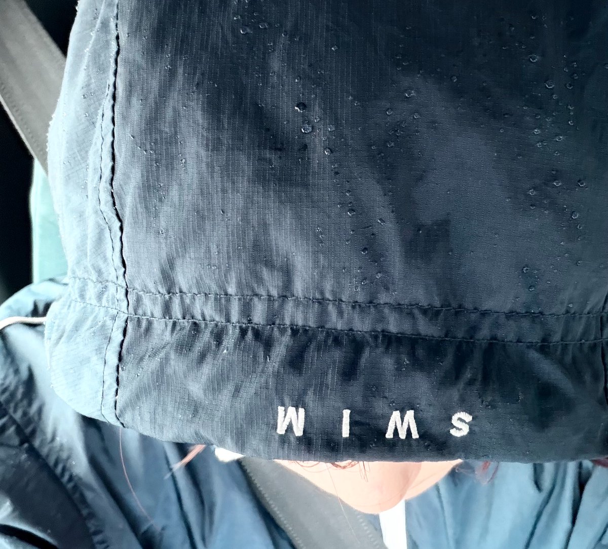 akkost1's tweet photo. この梅雨時期の通勤に
大変に大助かりである。
尚、無論職場の誰にもグッズだとは
気づかれていない。 https://t.co/KZ92gAcHdn