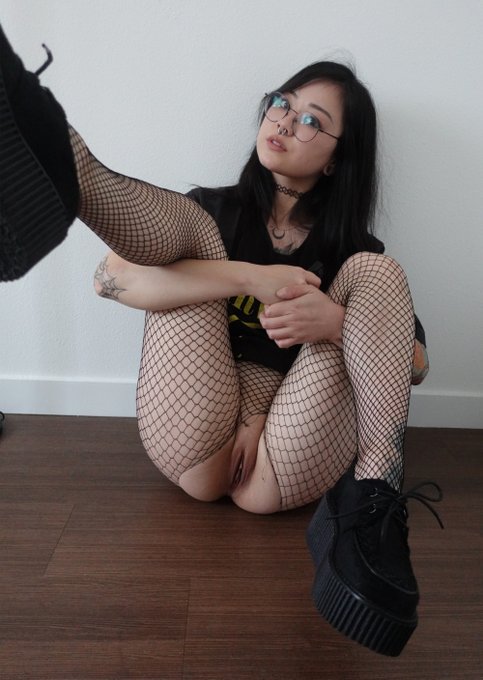 ✿ Ur2dwaifu ✿ - are alternative asians your type? https://t.co/Lg2nocxyy9