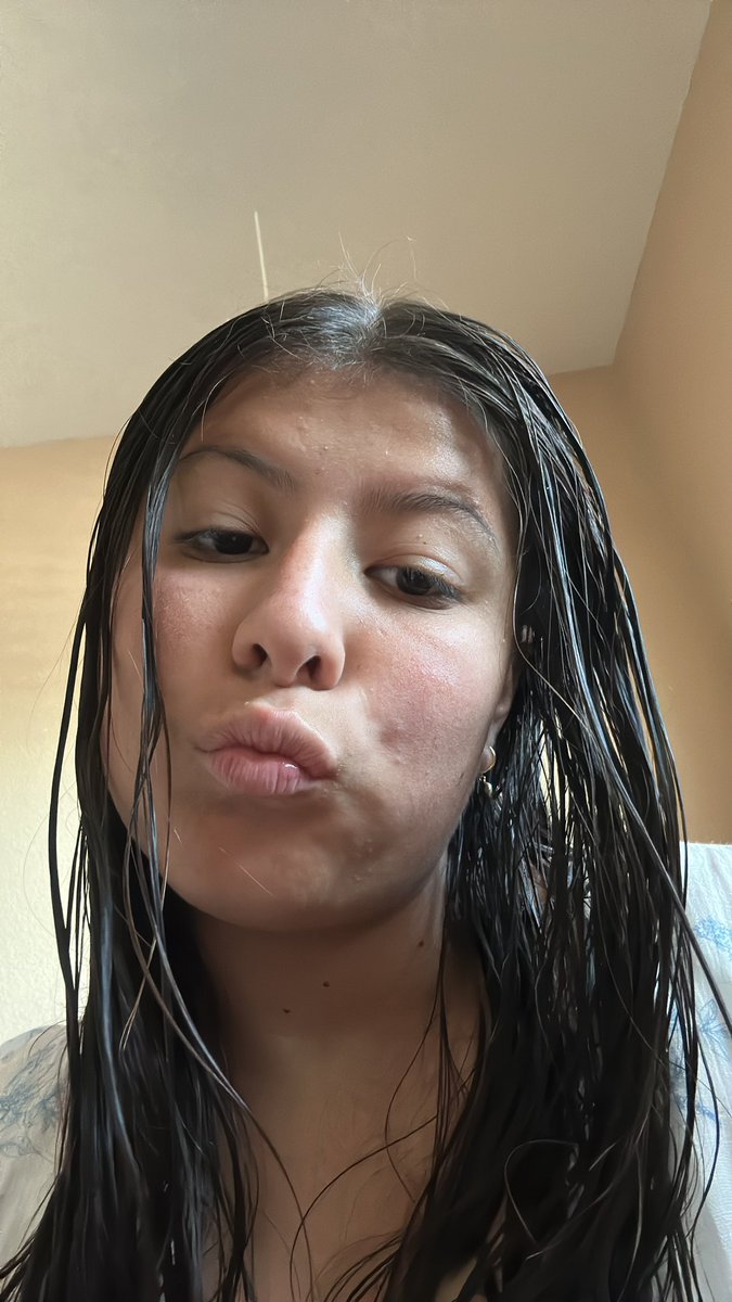 Rose199Emma's tweet photo. @NotOrlandoLucas @ImMalachiBarton Here you go I brought my sister 

Paulina: WHATS UP BITCH https://t.co/HUgSNmjDBn
