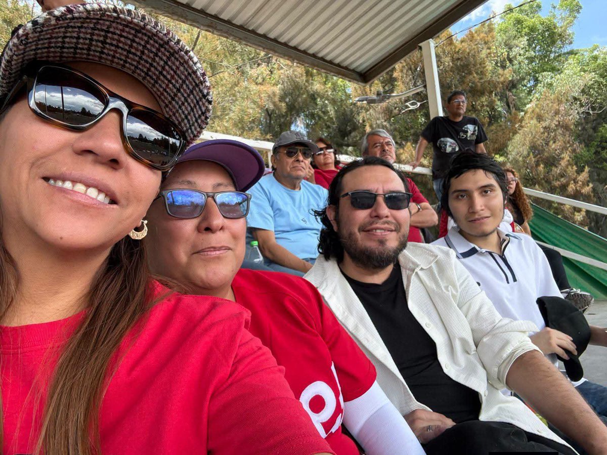 evelyn_parraA's tweet photo. Qué gusto acompañar a nuestros jóvenes deportistas. 🏈

Gracias a los Bulldogs por la invitación a su juego contra Espartanos. Ver su disciplina, entrega y pasión nos recuerda que el deporte siempre será una gran escuela de vida.

¡Muchas felicidades por darlo todo en la cancha! 👏