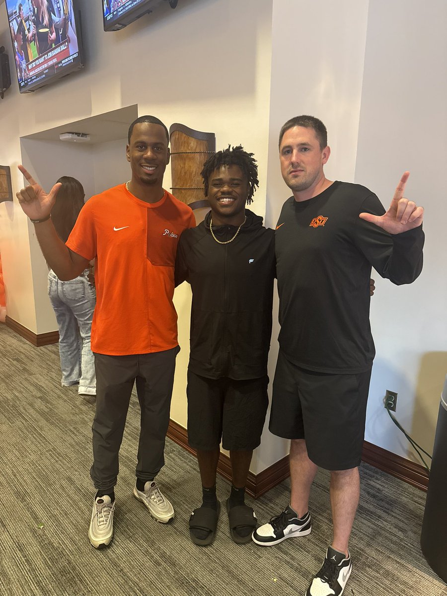 terrell_stinson's tweet photo. After a great conversation with Coach @JWilson_2 and @CoachSkyCassity I am blessed to receive my 3rd D1 offer from @CowboyFB 

#GoPokes 

@samspiegs @TFloss32 @TomLoy247 @MikeRoach247 @SWiltfong_ @TomLuginbill @_CoachMoss https://t.co/cW9Cx4NIjJ