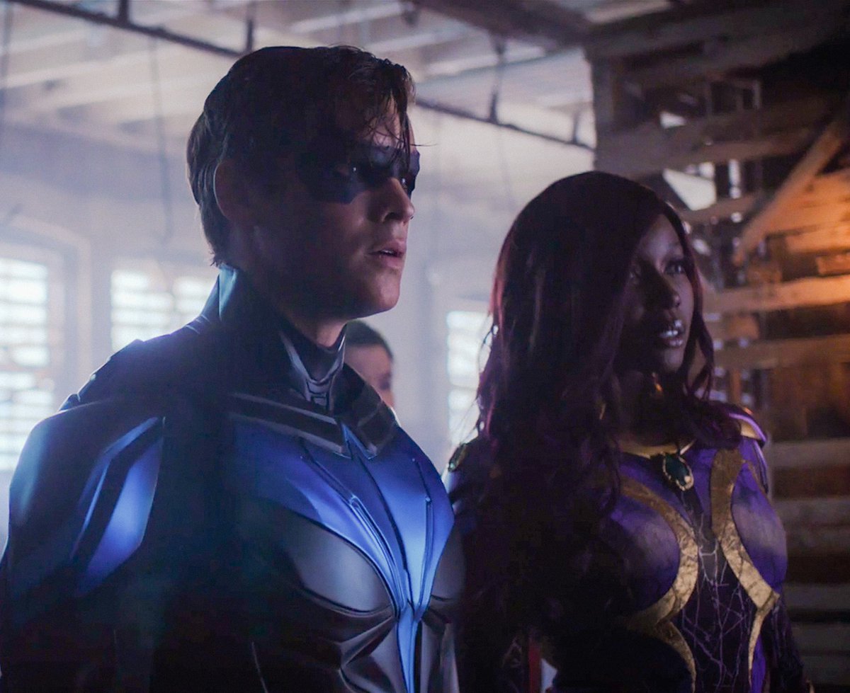 korysverse's tweet photo. still the muggiest live action comicbook couple to ever do it btw 🤏🏾 https://t.co/frAyhNAWQN