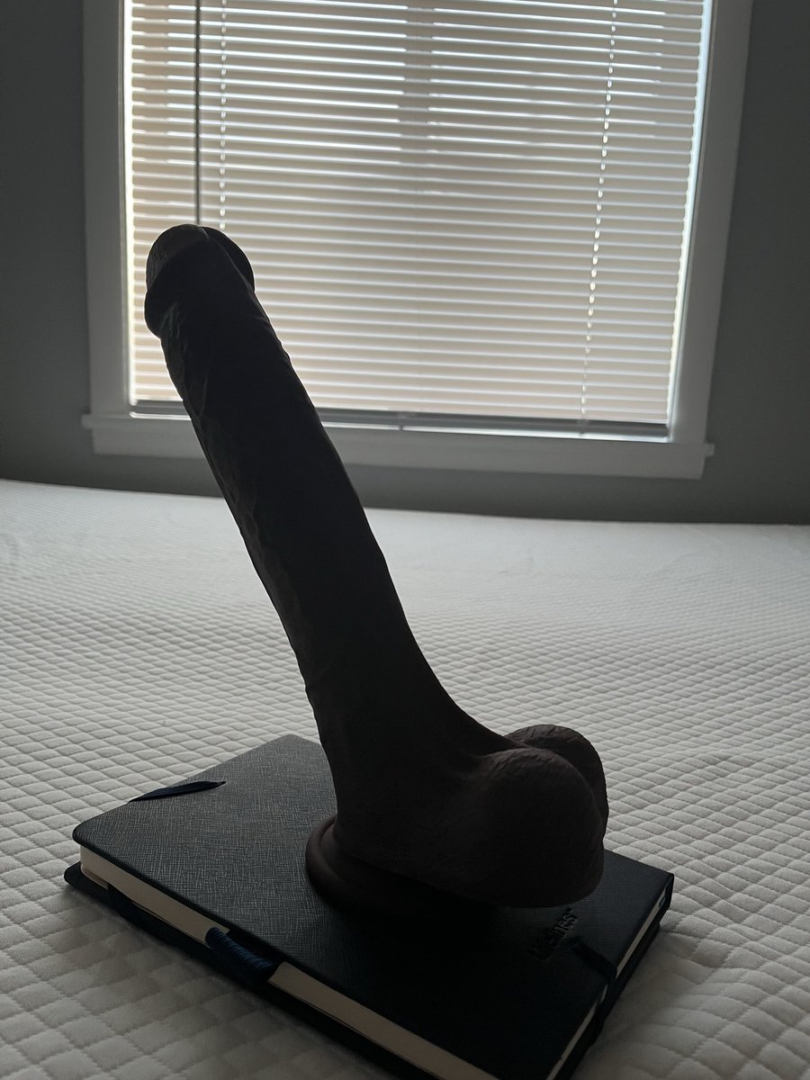 NoAvail_2's tweet photo. How many inches do you think this is? I took it all btw 😩🎀 https://t.co/khSKWDvQtP