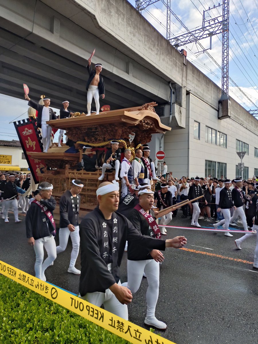 danjiri1703's tweet photo. 別所町　入魂式
5時台に土砂降りでレインコートないし、どうなるかと思っただけど、だんじり出てきたときは止んでよかった https://t.co/rvqWBnSI0L