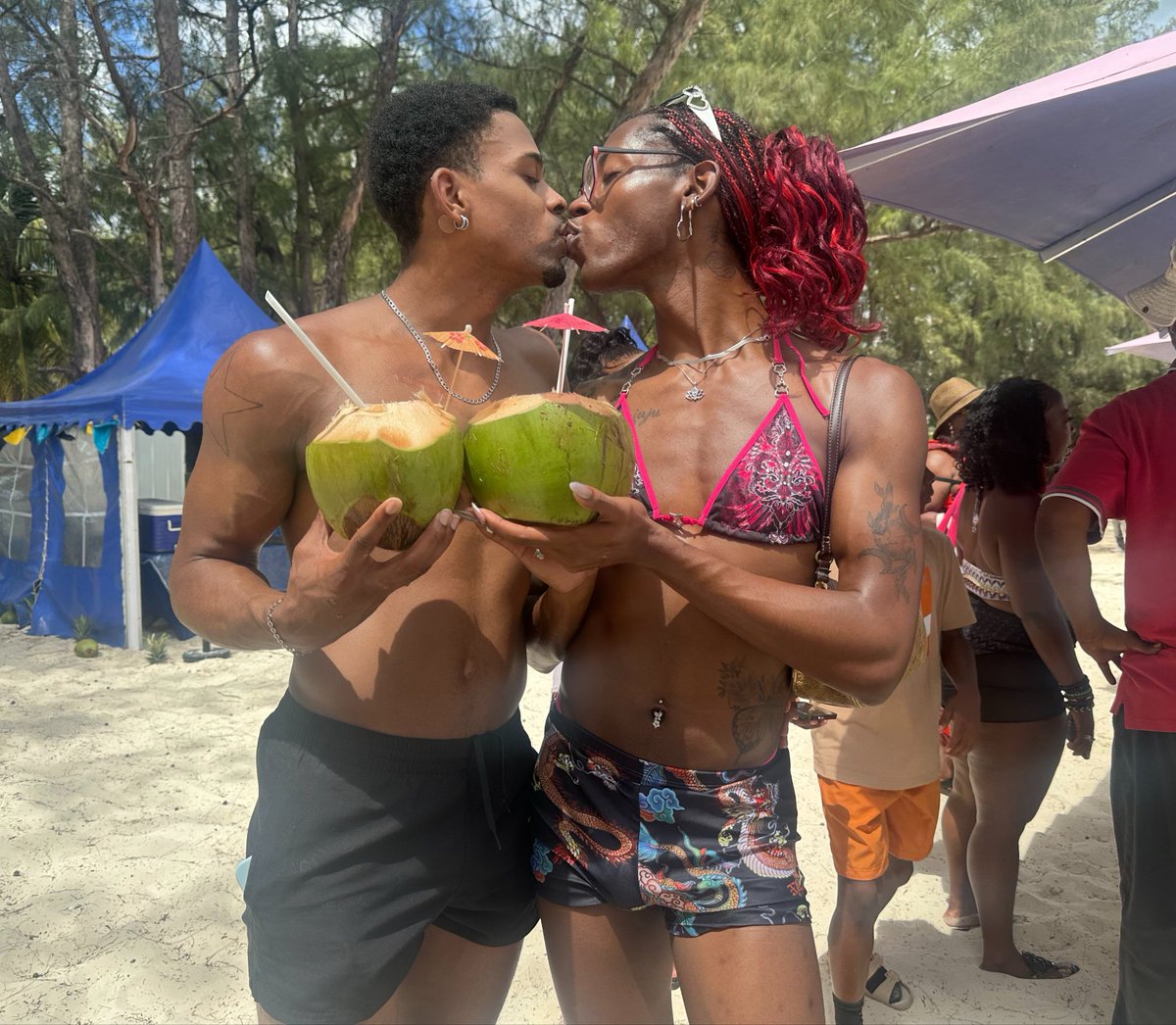 Sxn_Txna's tweet photo. Me + Mine 💕🌴 https://t.co/NqqmOCDVlc