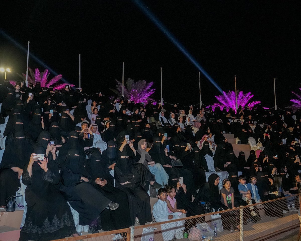 AbarHail's tweet photo. مشهدٌ يعكس مكانة التعليم في المجتمع، 
حضورٌ كبير شارك الفائزين فرحة الإنجاز واحتفى بقصص النجاح الملهمة 💜

#جائزة_آبار_حائل_التعليمية
#آبار_حائل https://t.co/lMZXcxUsgl