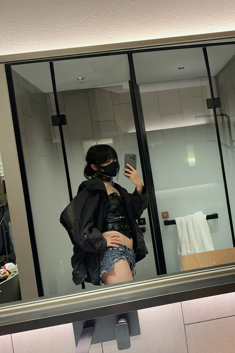 Krypton_Vier's tweet photo. Outfit https://t.co/lTG8Md8QSr