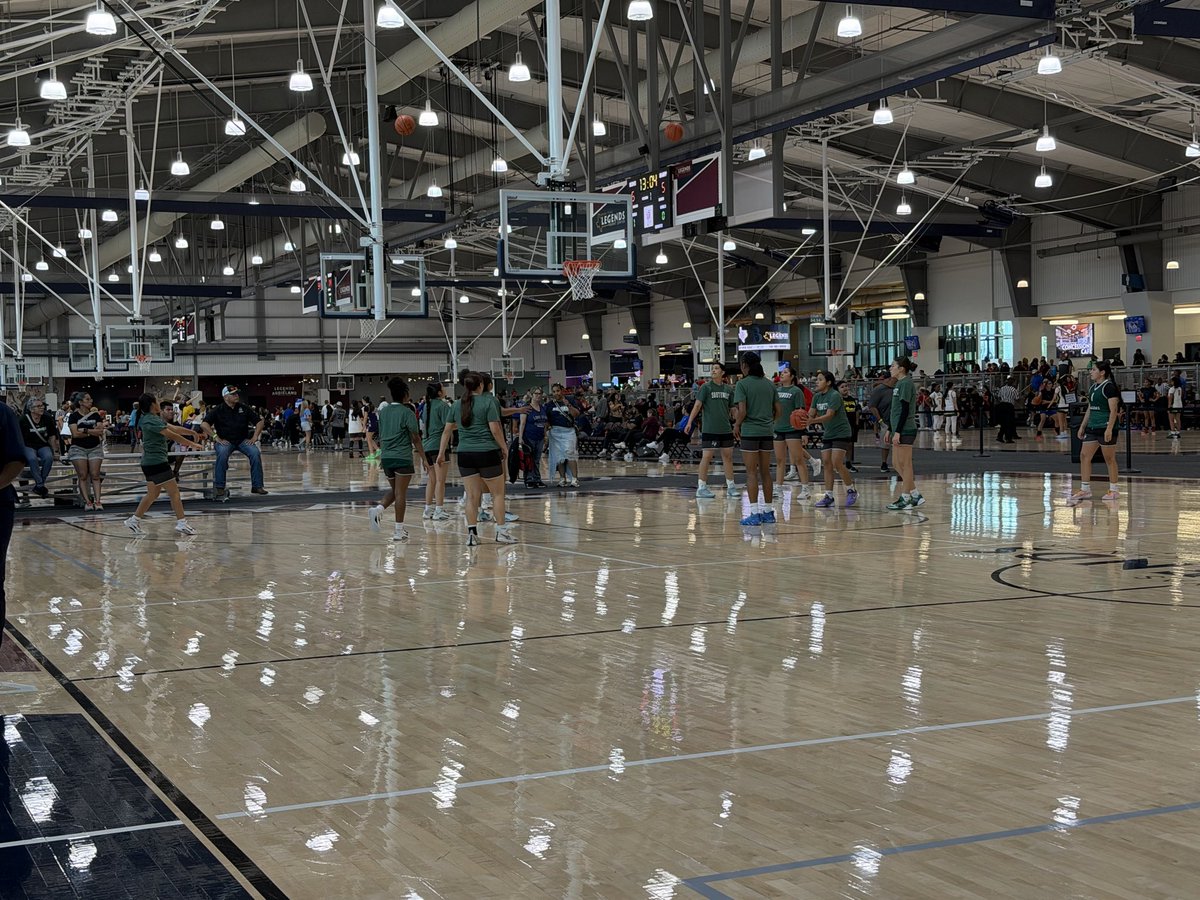 swisd_swhgbball's tweet photo. TABC 🏀 Showcase done! Great experience for our group to bond together and compete! Getting ready for the 6A Challenge! #DragonHoops https://t.co/IQHdP9uncE