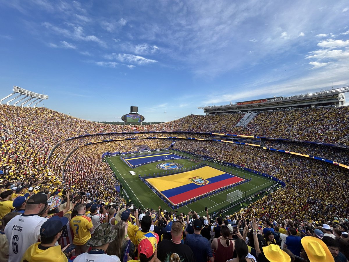 byEliHoff's tweet photo. What a stadium. What a sport. https://t.co/1ZZjRNrWtm