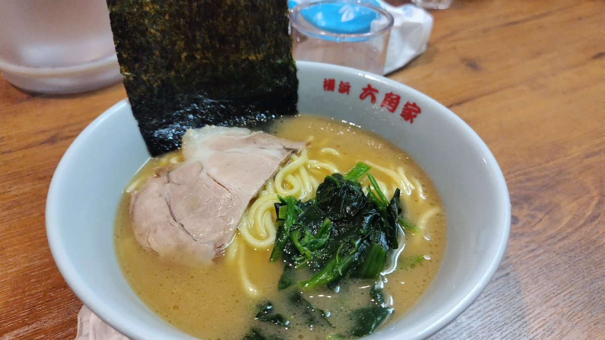 noriHendrix's tweet photo. 横浜スタジアム雨中止の為、新横浜でご対麺。昼は早川でインド式ご対麺。ハズレなしの麺とCurry。#Hasuna #二郎 #ラーメン博物館 https://t.co/Un91VrNCTn