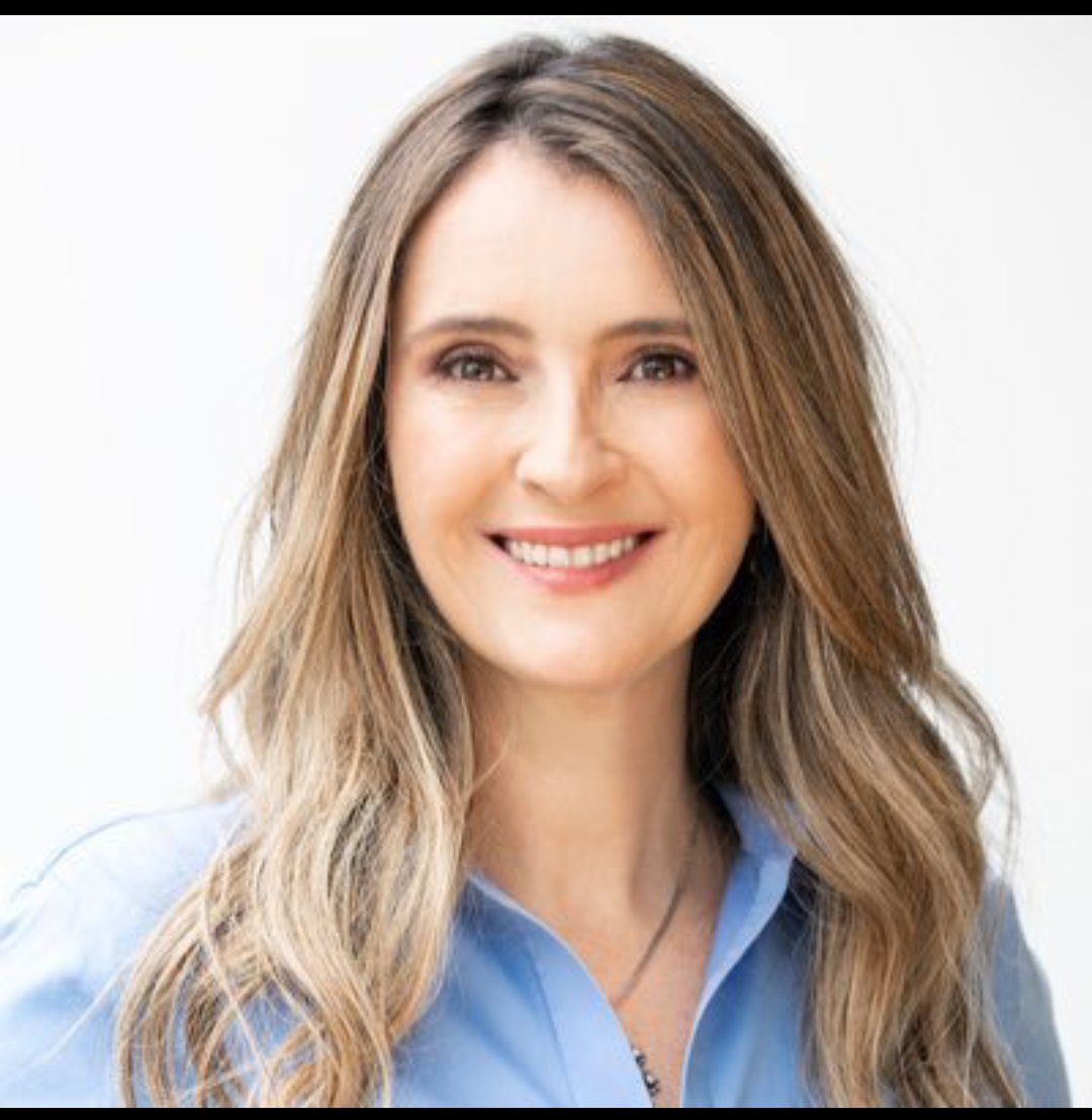 uulkaren's tweet photo. Seamos honestos, esta mujer sí habría tenido los ovarios para debatir con Iván Cepeda. Pero la misma derecha la ninguneó porque prefirió al fanfarrón y ególatra de Abelardo. https://t.co/ohJe8m4OjB