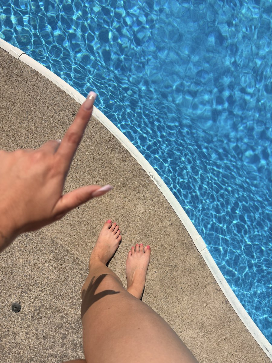 diamondanii's tweet photo. Newww pedicureee https://t.co/jcpQPwg13k