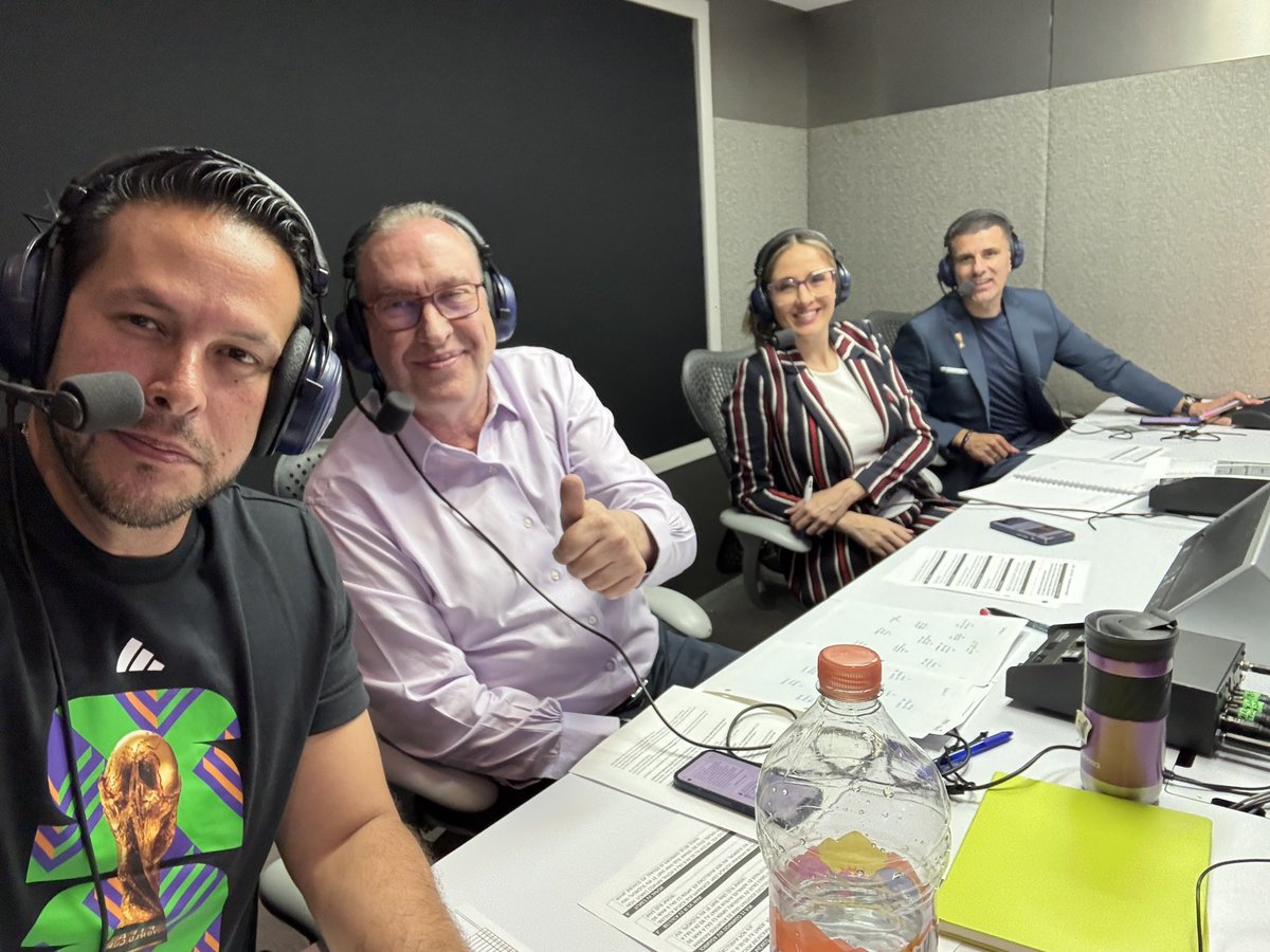 Tamedamus's tweet photo. Ya estamos en LA COPA DEL MUNDO

Ecuador 🇪🇨 🆚 Curazao 🇨🇼 

🎙️ 

@Sarela8 
@Salcedo_Hugo 
@FJG_TD 
#Tame 

Acompáñanos por @VIX 

#Mundial20226 #ElMundialEsNuestro https://t.co/G3X1tGc0ZC