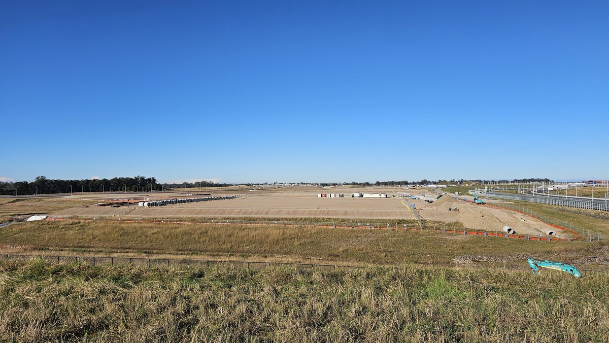 sydwestagribus's tweet photo. Western Sydney Airport Business Precinct Stage 1.
Progress on site works by Charter Hall ✈️
#WesternSydneyAirport #WSI https://t.co/HOcRqrcHWb