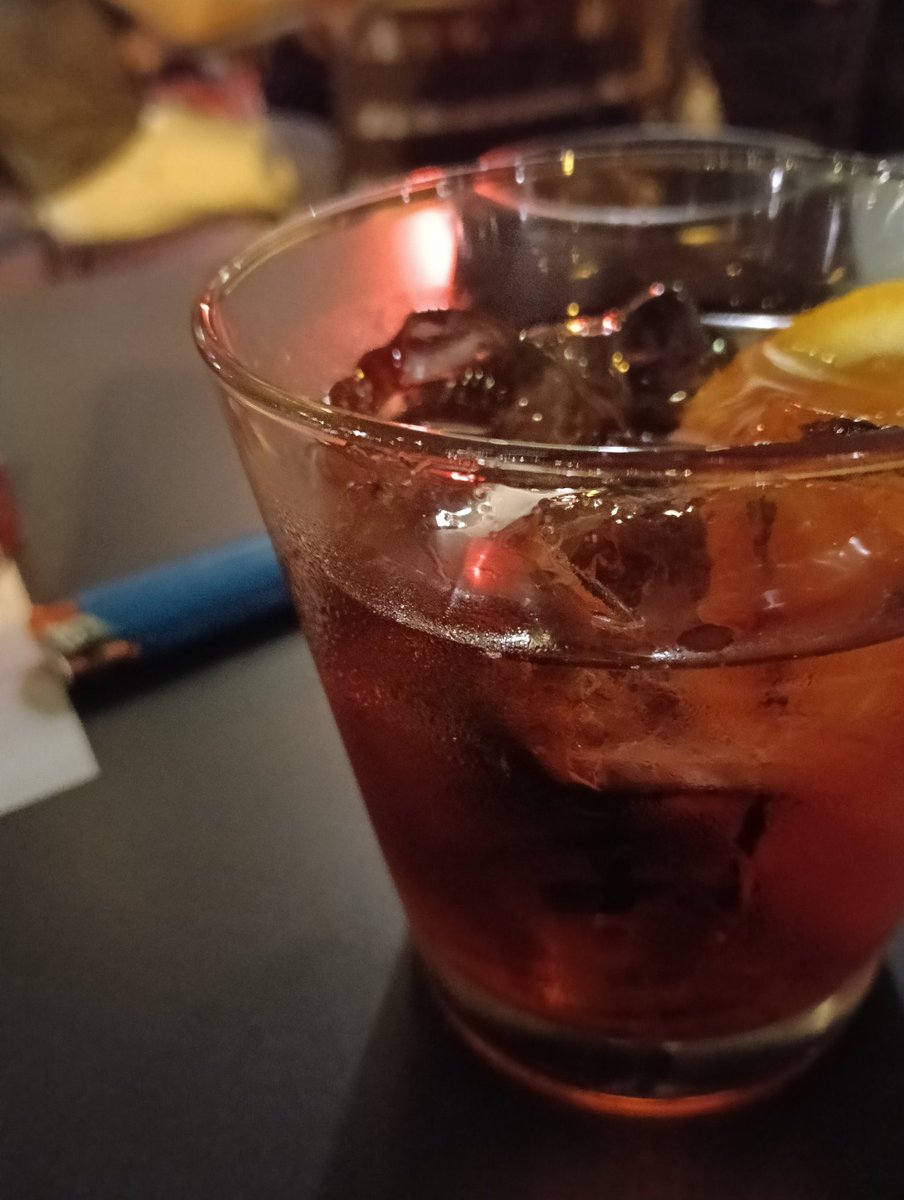 Uther_Pendrqgon's tweet photo. @LaAndre7 Preferisco il Negroni https://t.co/ydFSbr7M8F