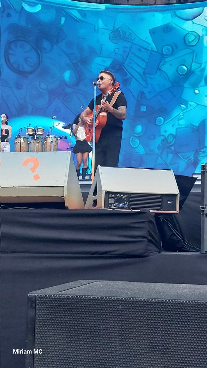miritasz's tweet photo. Gracias @AlejandroSanz por una noche de esas que se quedan en el recuerdo, por hacerme VIVIR el presente y nada más, porque por un ratito, solo importaba nuestro momento. Gracias por dedicarte a la música. https://t.co/bqTbmiyYbu